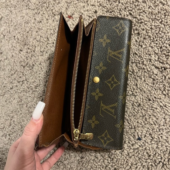 Authentic louis vuittion Sarah Wallet - Picture 6 of 8